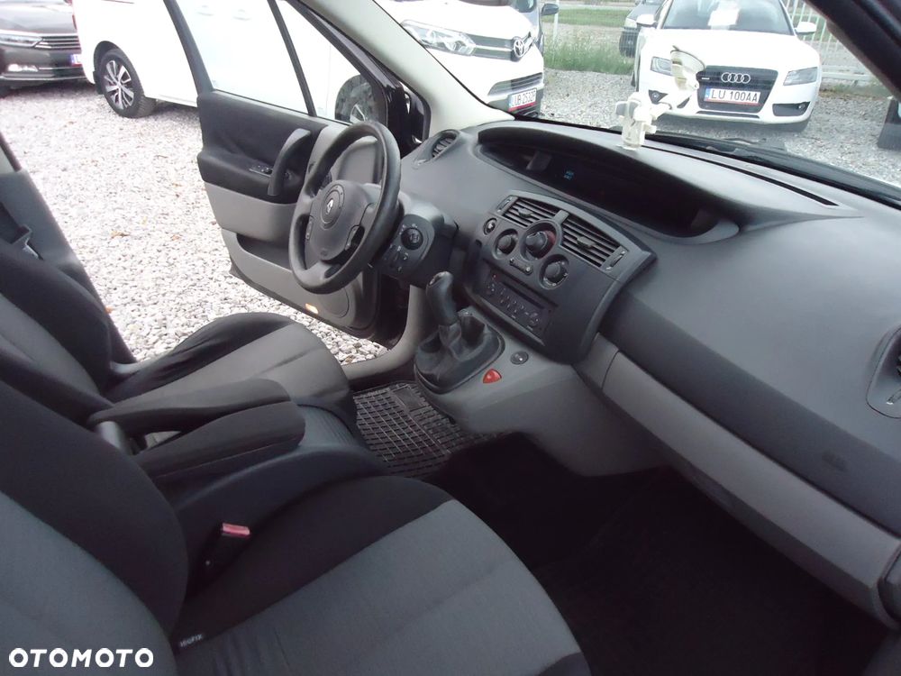 Renault Scenic 1.6 16V EXpression - 9