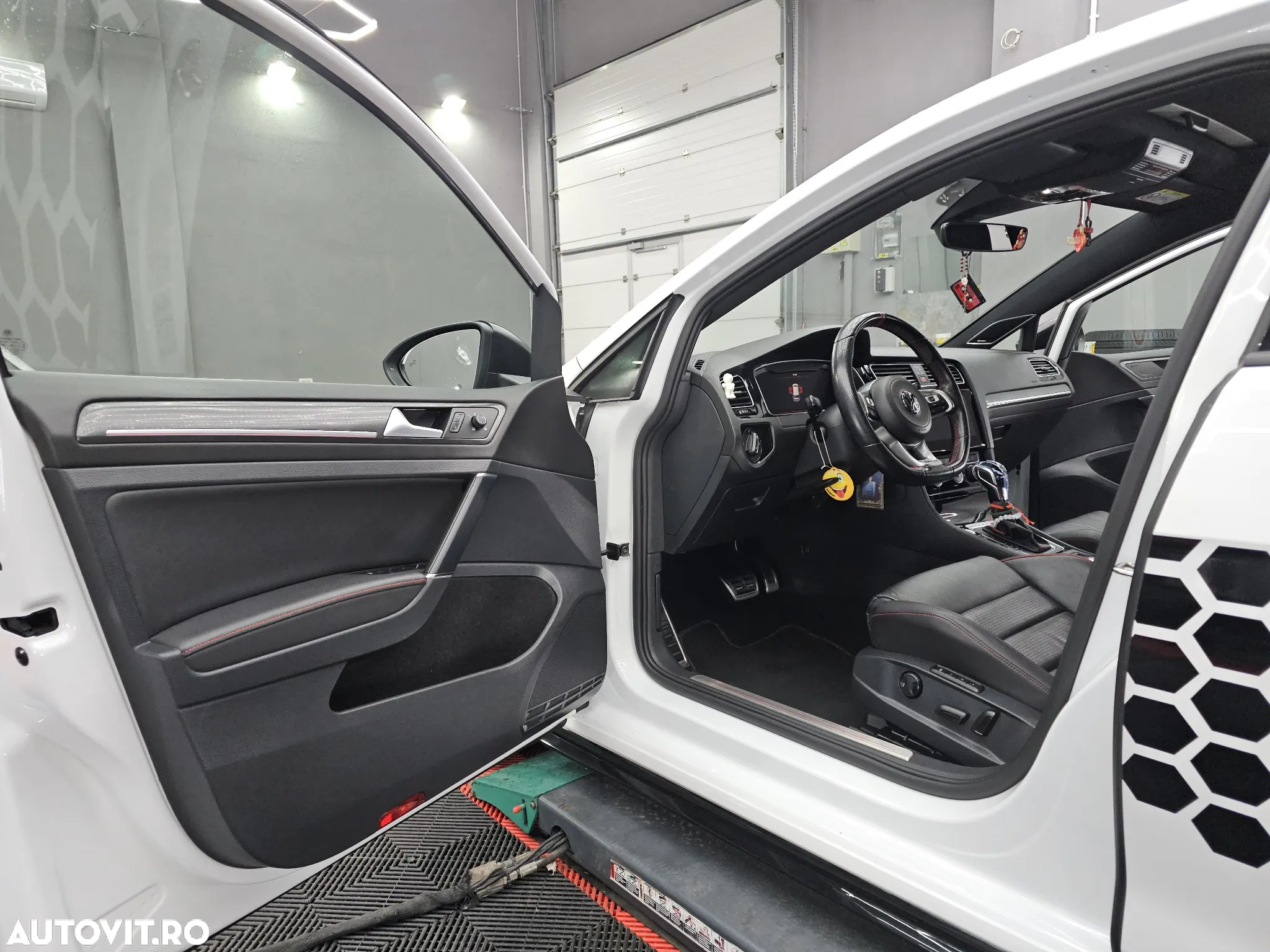Volkswagen Golf GTI TCR 2.0 TSI OPF DSG - 8