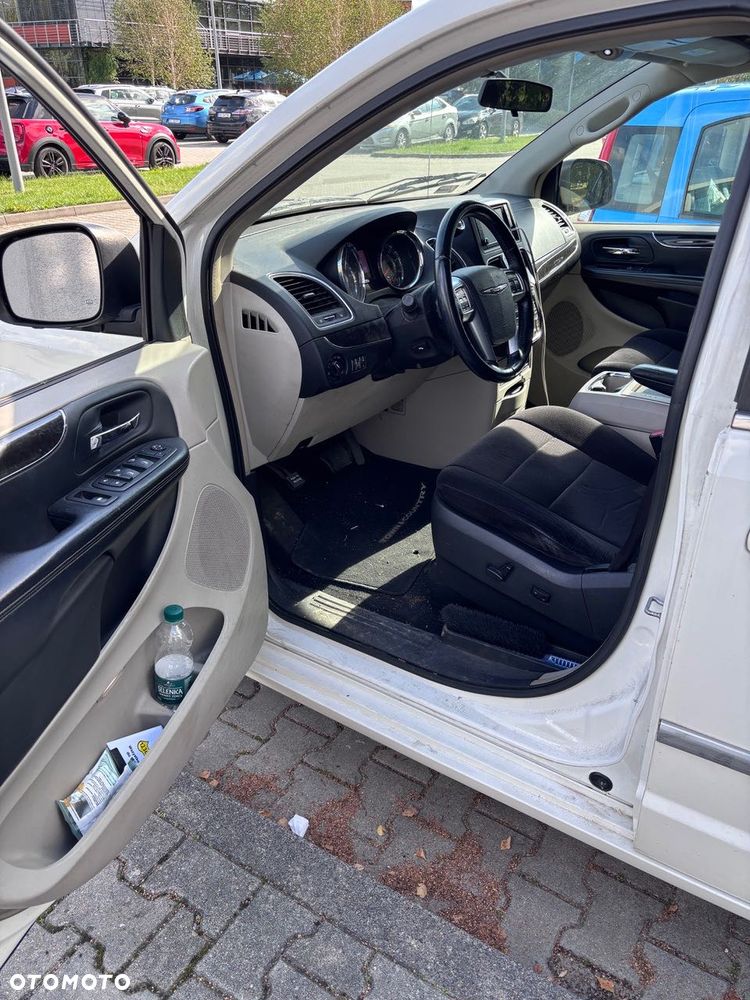 Chrysler Town & Country, 2011