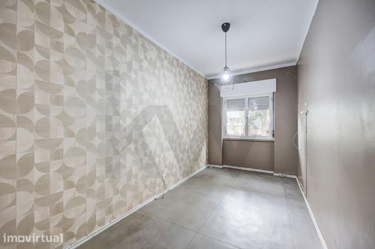 Apartamento T2+1 com varanda, junto ao mercado de Algés - Grande imagem: 3/20