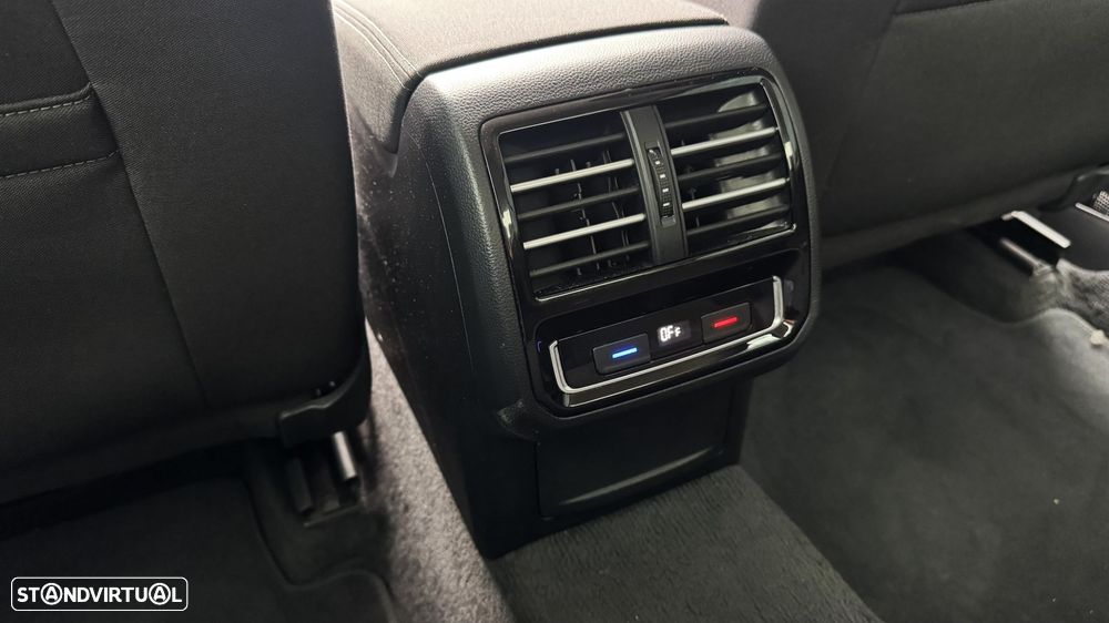 VW Passat 2.0 TDI Highline - 27