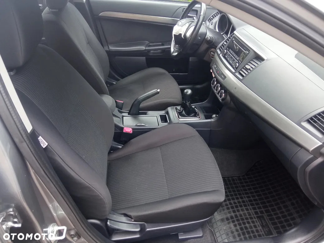 Mitsubishi Lancer 1.6 Inform - 14