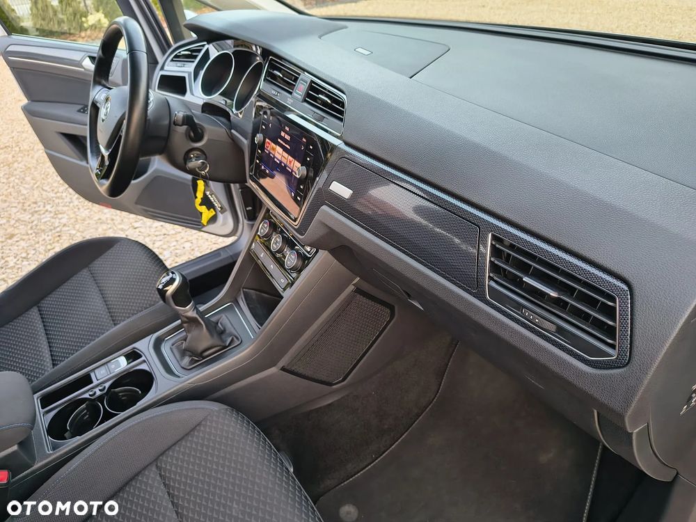 Volkswagen Touran 2.0 TDI BMT United - 25