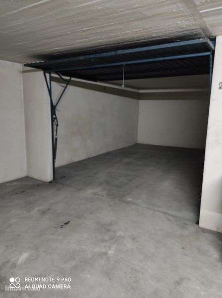 Garagem fechada para 2 viaturas no centro de Leiria - Grande imagem: 2/5