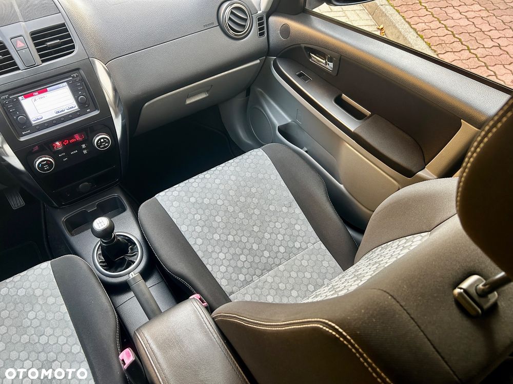 Suzuki SX4 Classic 1.6 VVT 4x2 Comfort - 22