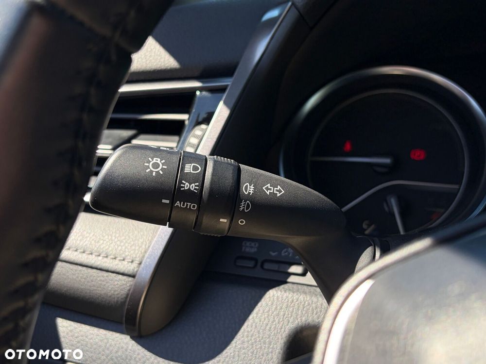 Toyota Camry 2.5 Hybrid Comfort CVT - 23
