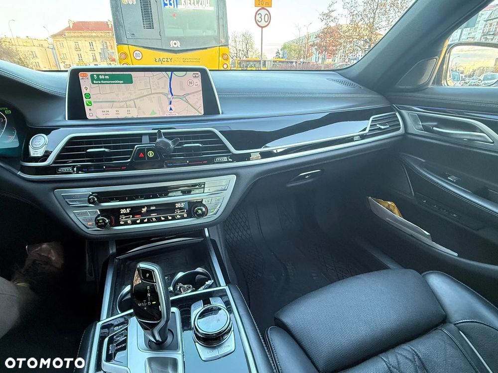 BMW Seria 7 750i xDrive - 9