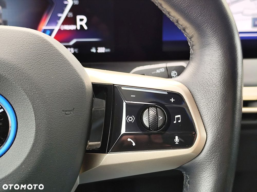 BMW iX xDrive40 76.6kWh Signature - 27