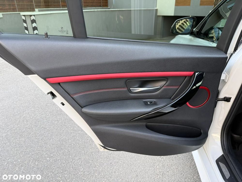 BMW Seria 3 320d Efficient Dynamics Edition Sport Line - 24