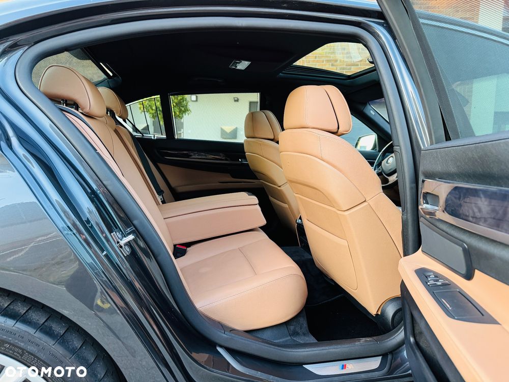 BMW Seria 7 740i - 13