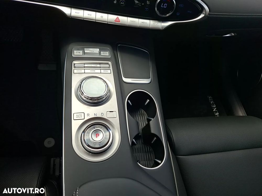Genesis GV70 2.5T AWD AT8 Luxury Line - 13
