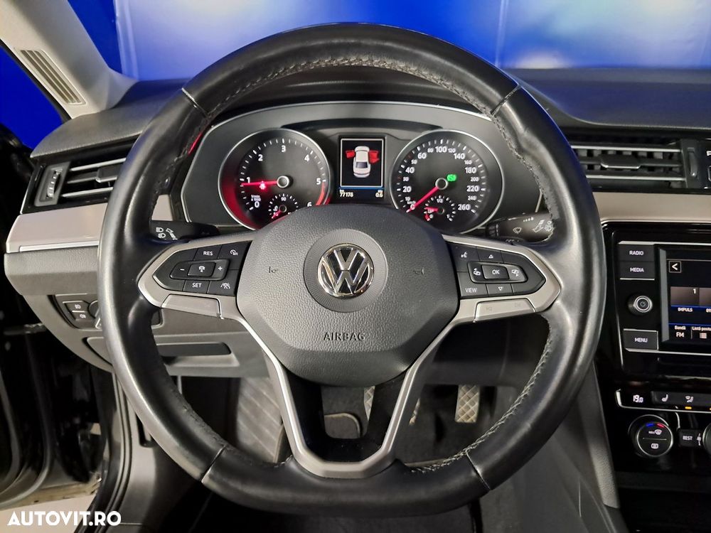 Volkswagen Passat - 11
