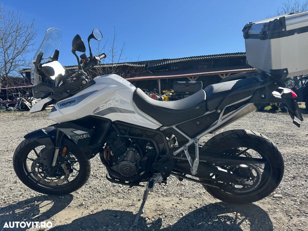 Triumph Tiger 900 - 16