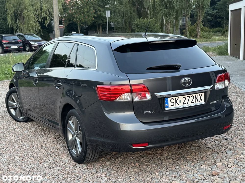 Toyota Avensis - 1