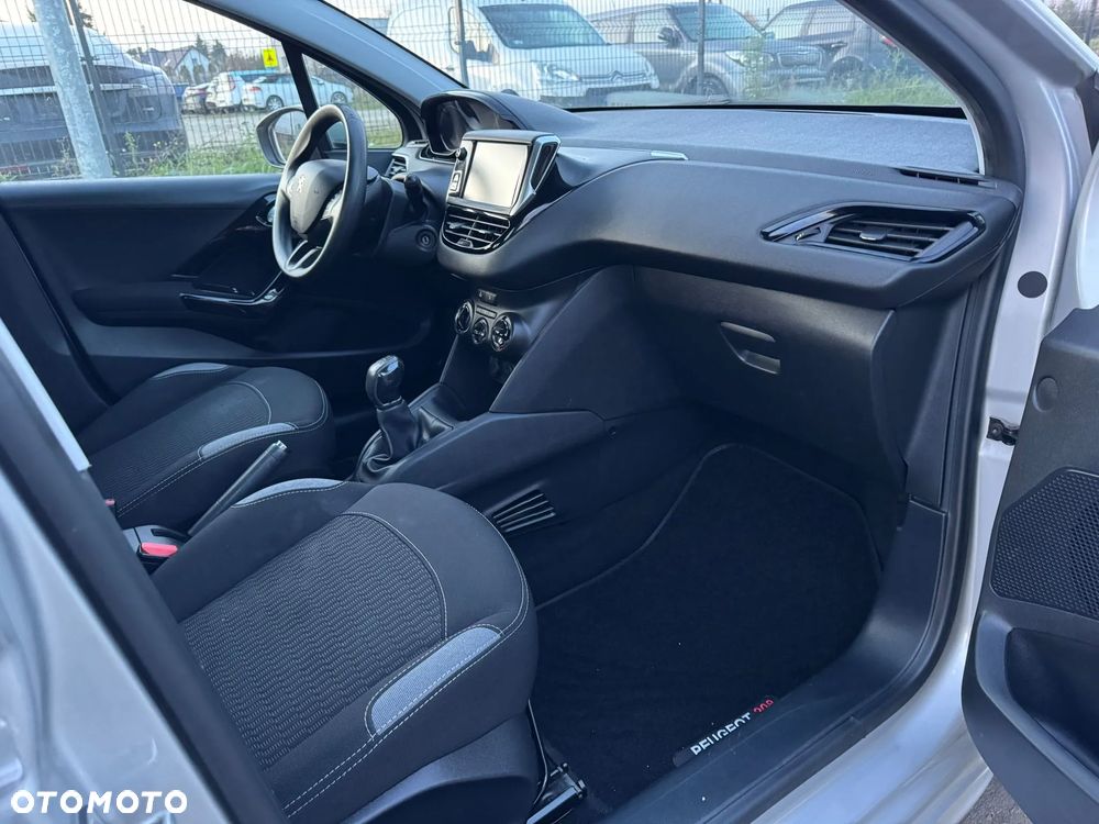 Peugeot 208 - 2