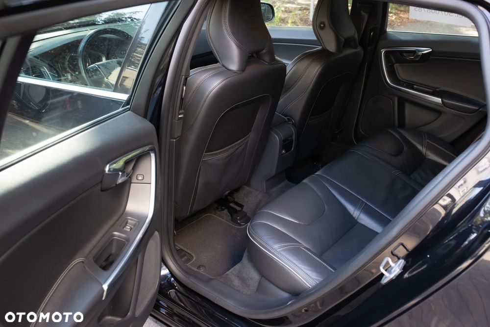 Volvo V60 D3 R-Design - 15