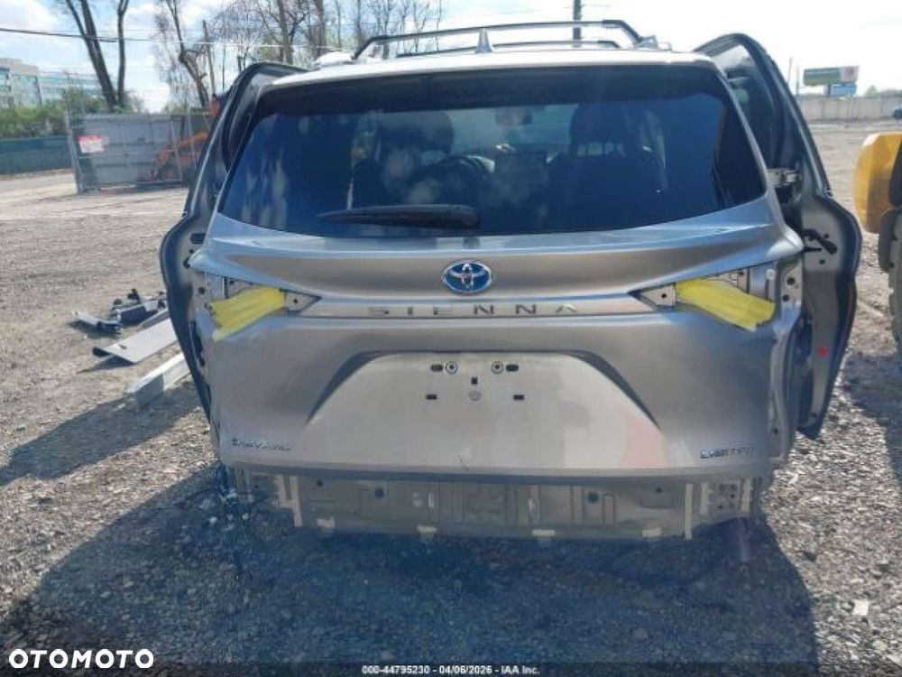 Toyota Sienna - 6