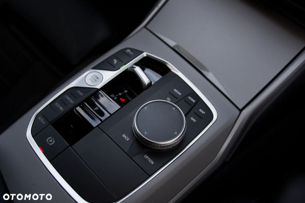 BMW Seria 3 318d MHEV - 22