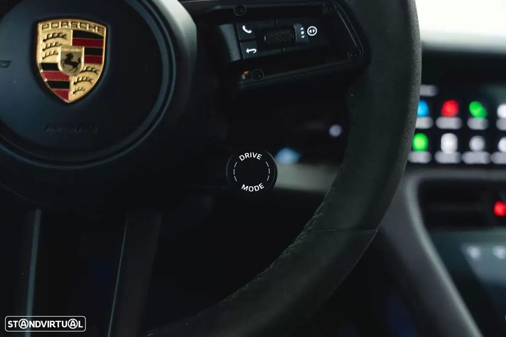Porsche Taycan Cross Turismo 4 - 39