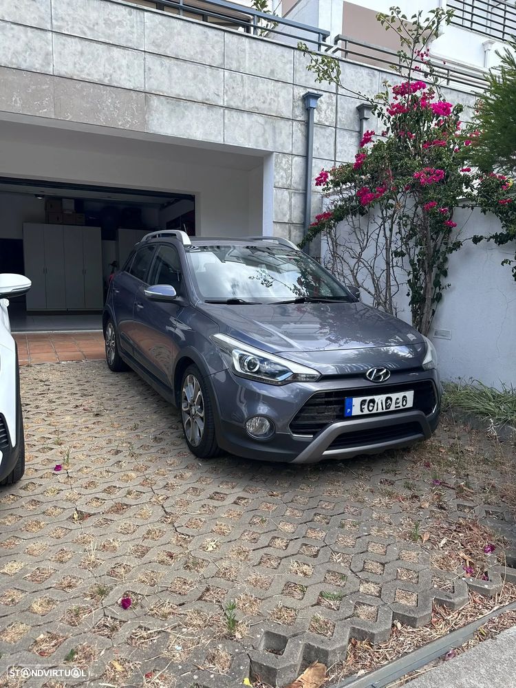 Hyundai i20 Active - 1