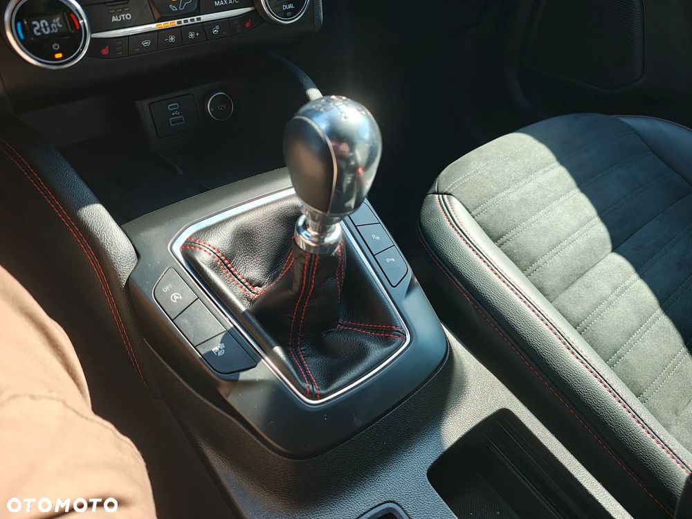 Ford Kuga 2.0 EcoBlue Hybrid ST-LINE - 21