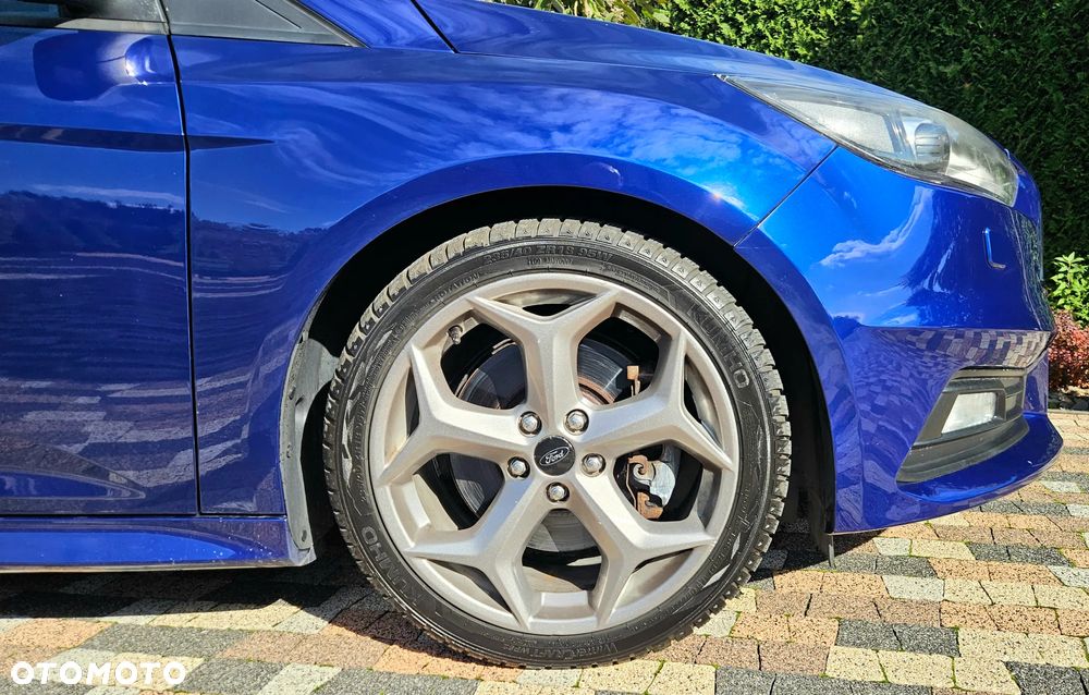 Ford Focus Turnier 2.0 EcoBoost ST mit Leder-Exclusiv-Paket - 17