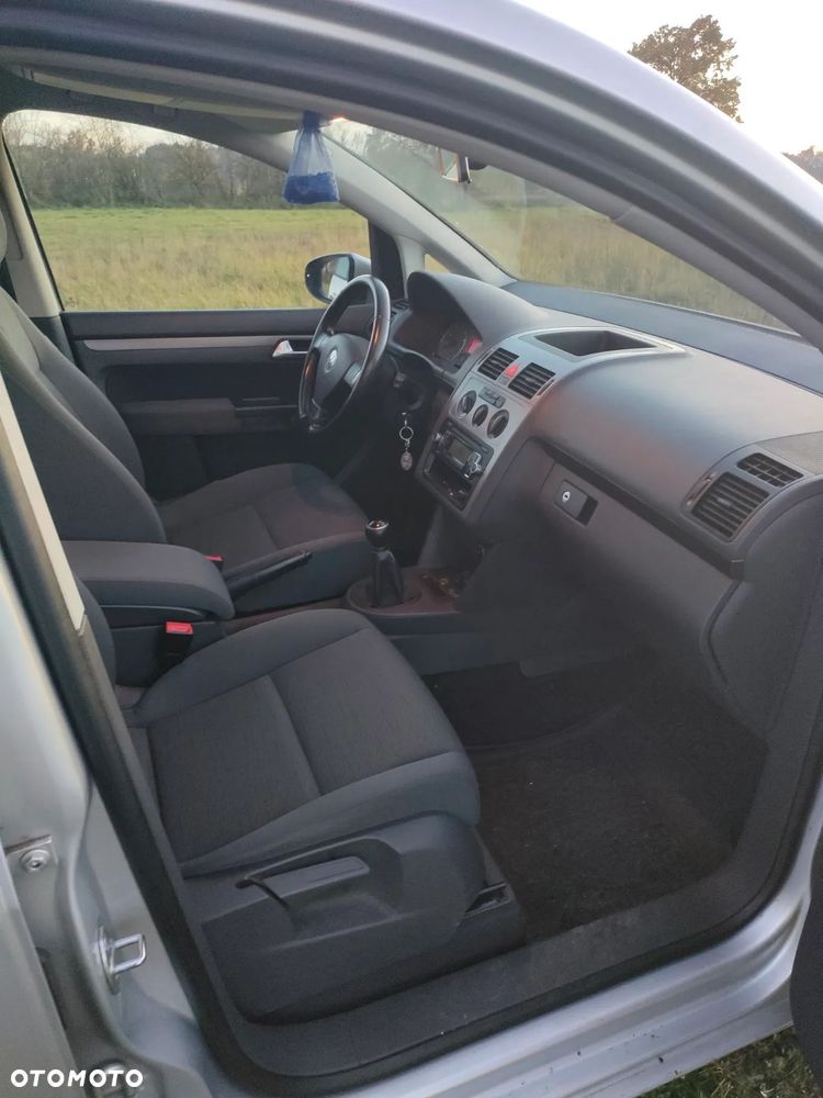 Volkswagen Touran 1.6 Conceptline - 10