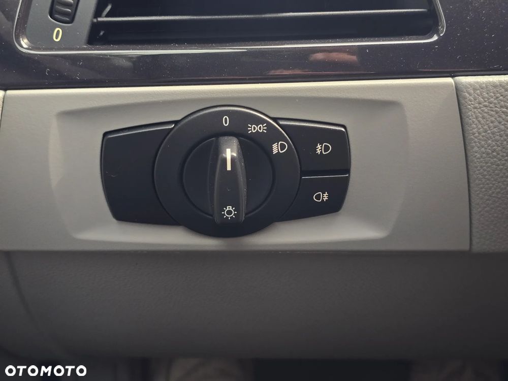 BMW Seria 3 330i M Sport Edition - 32