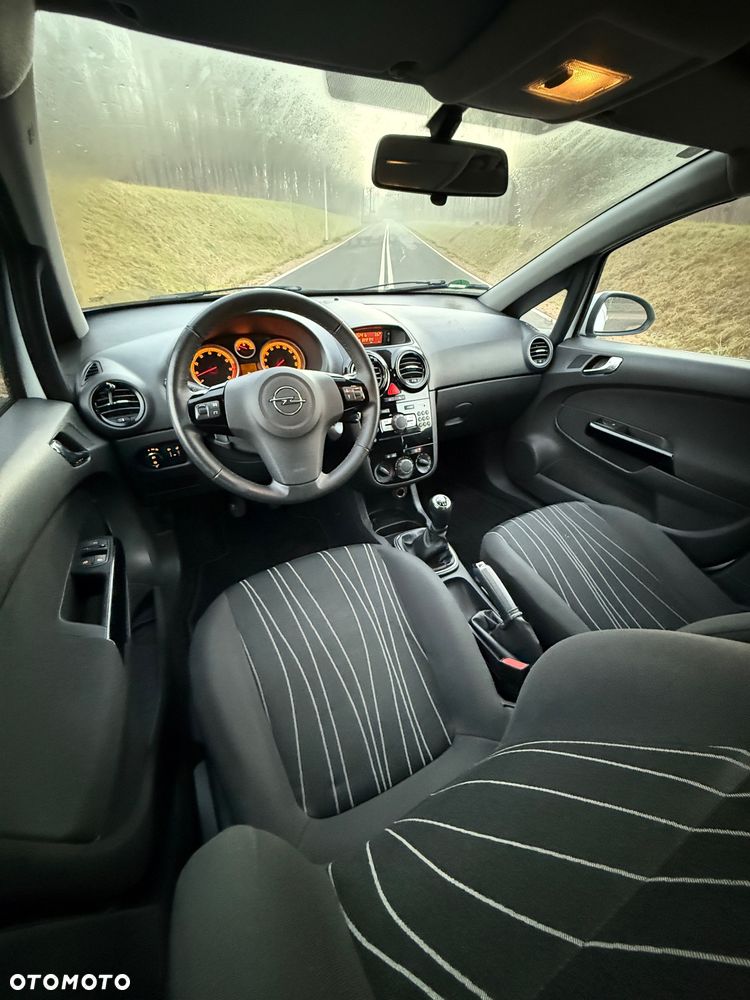 Opel Corsa 1.4 16V Cosmo - 19