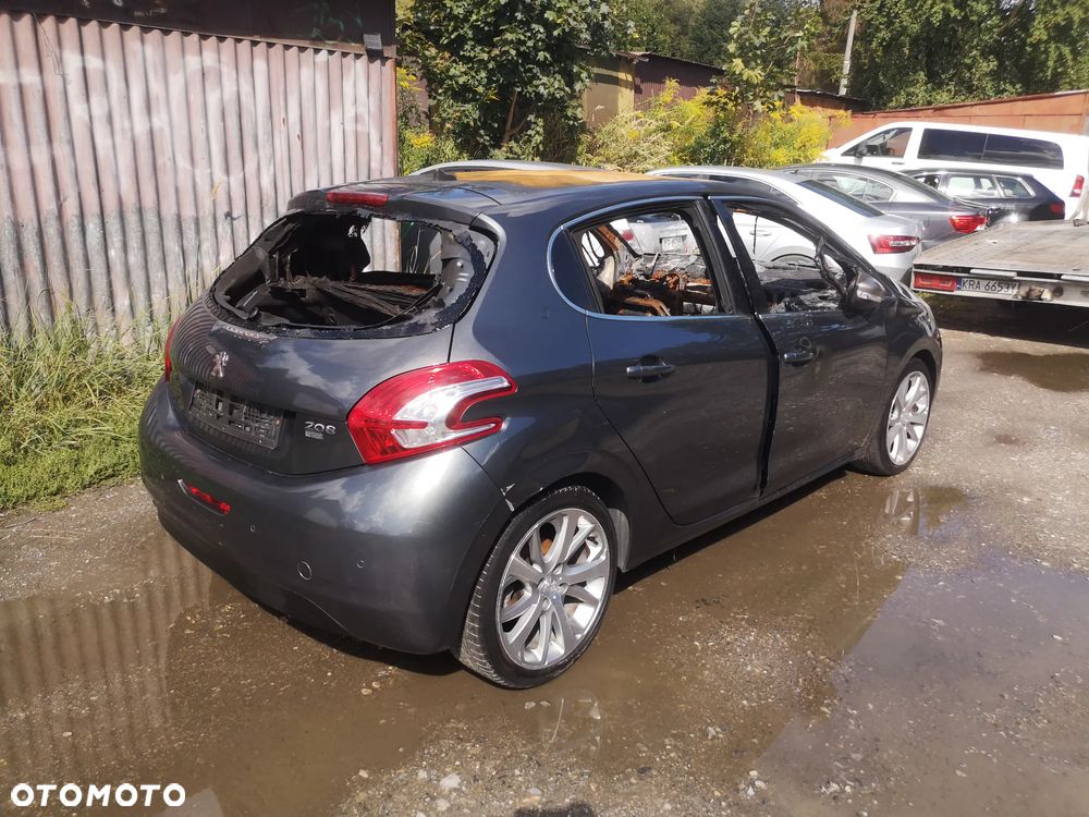 Peugeot 208 - 28