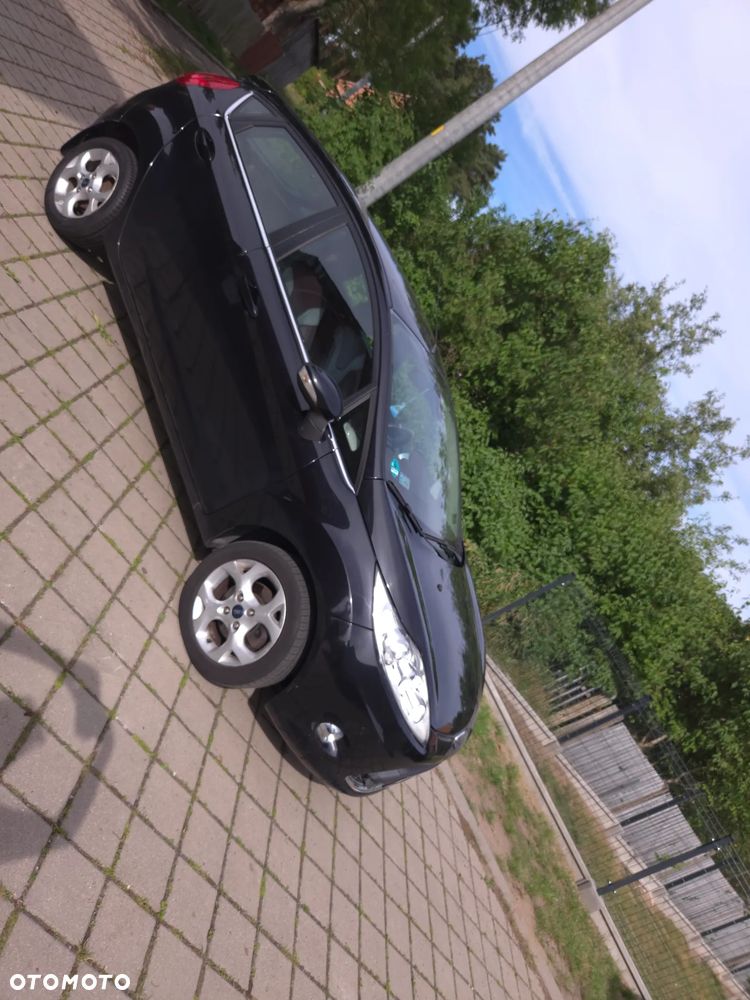 Ford Fiesta 1.6 TDCi DPF Ghia - 10