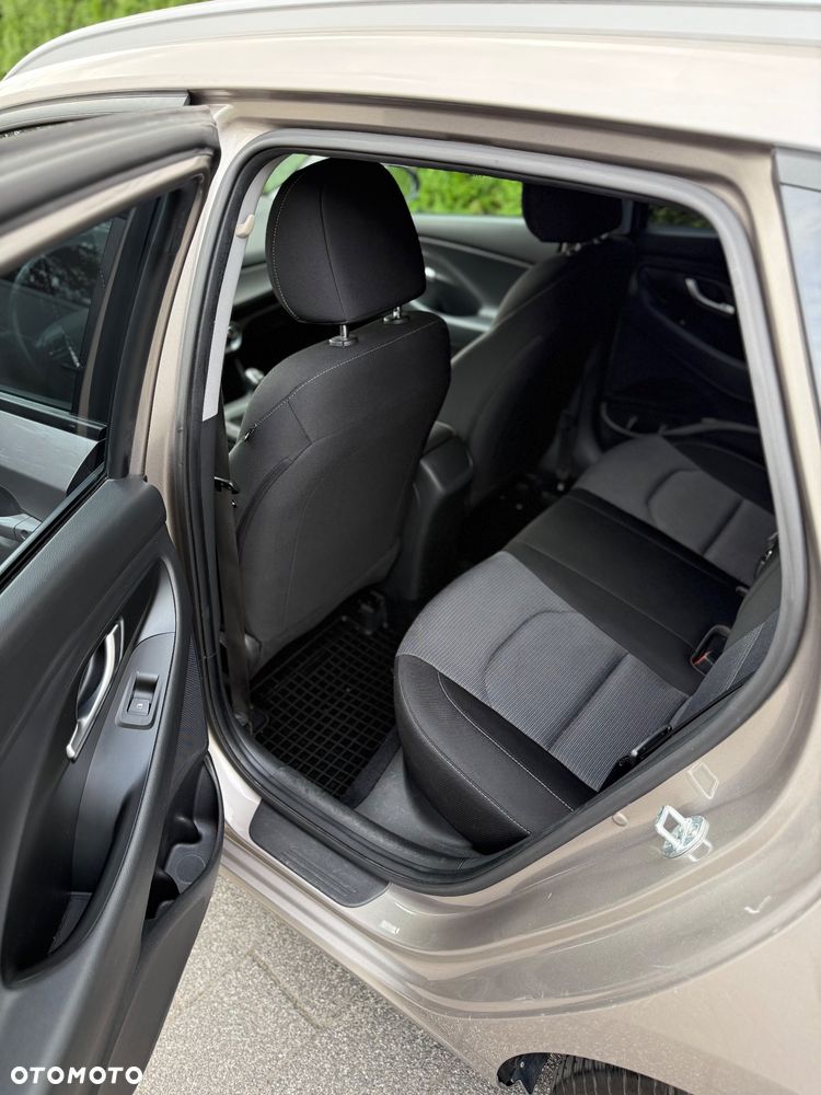 Hyundai i30 1.4 Classic + - 10