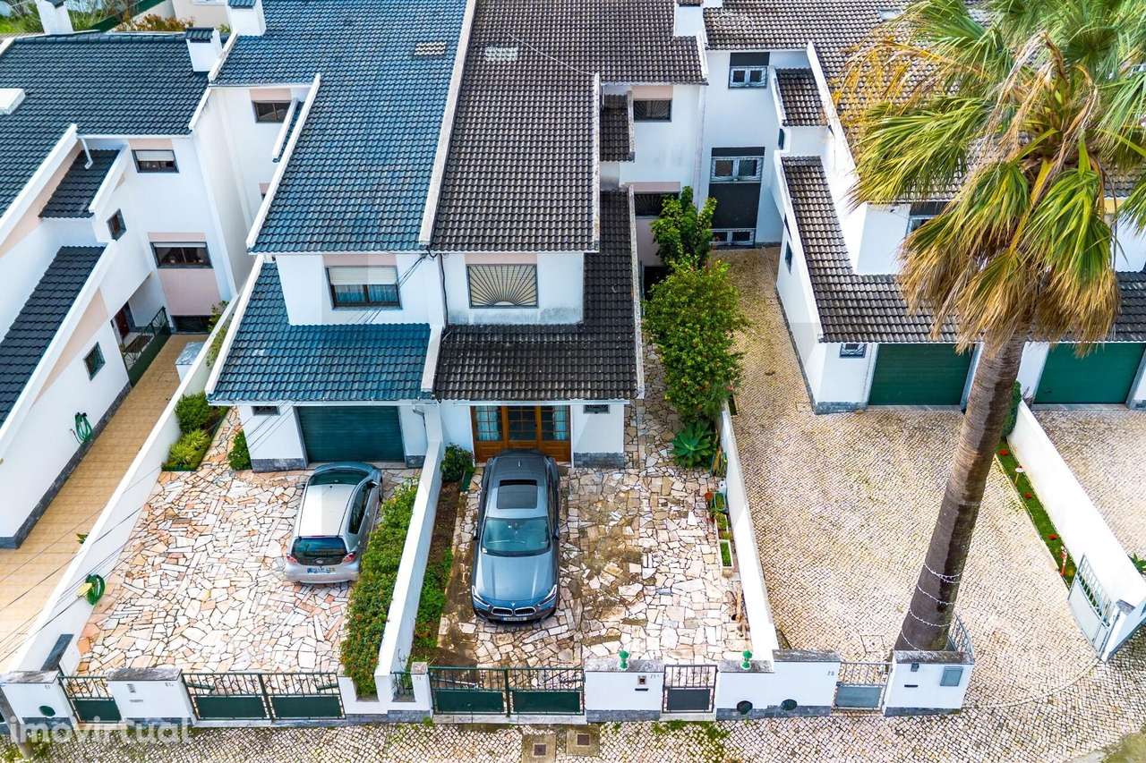 Moradia em Cascais - Alcabideche, com jardim e elevado potencial - Grande imagem: 4/46