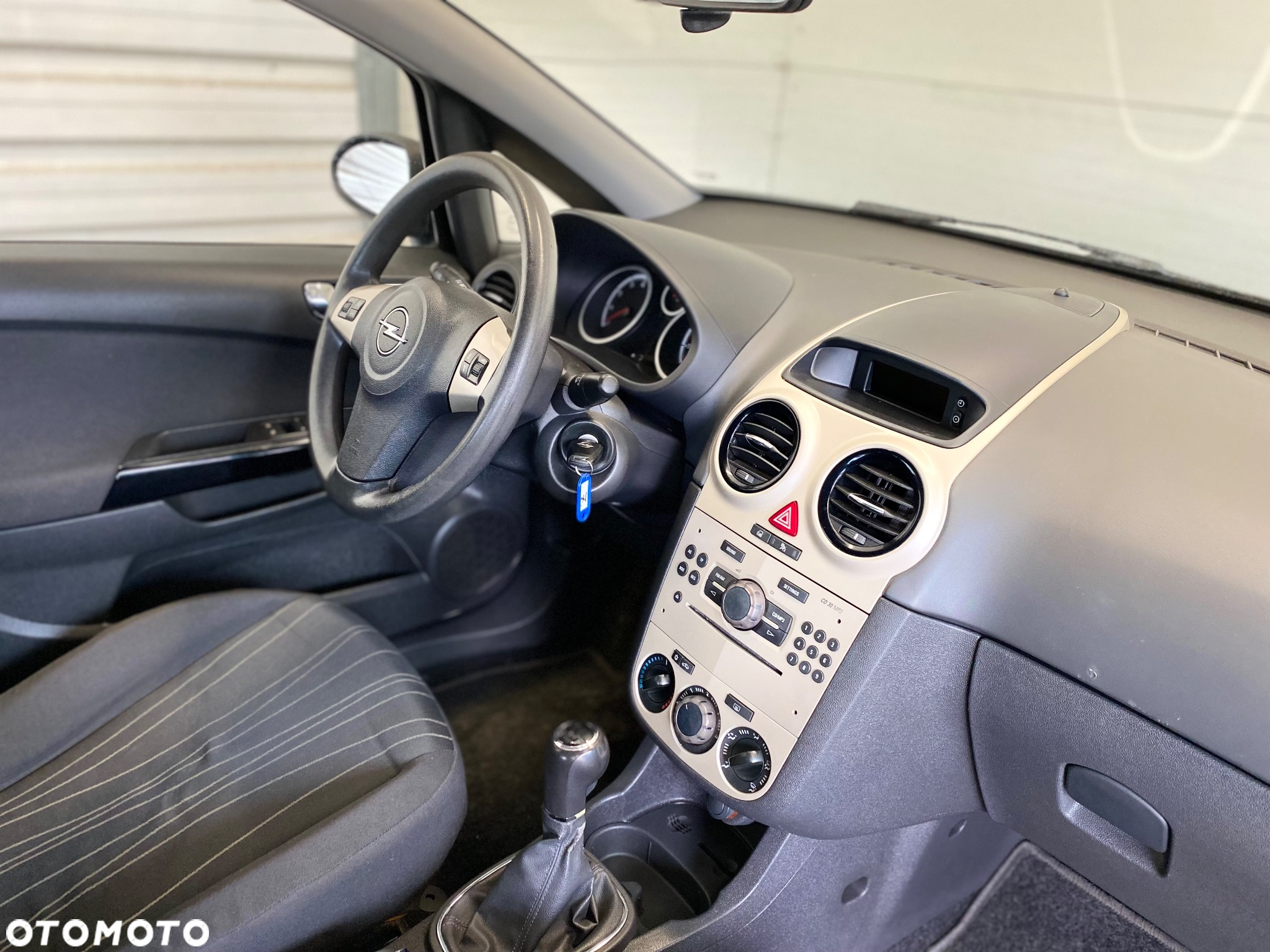 Opel Corsa 1.2 16V Essentia - 12