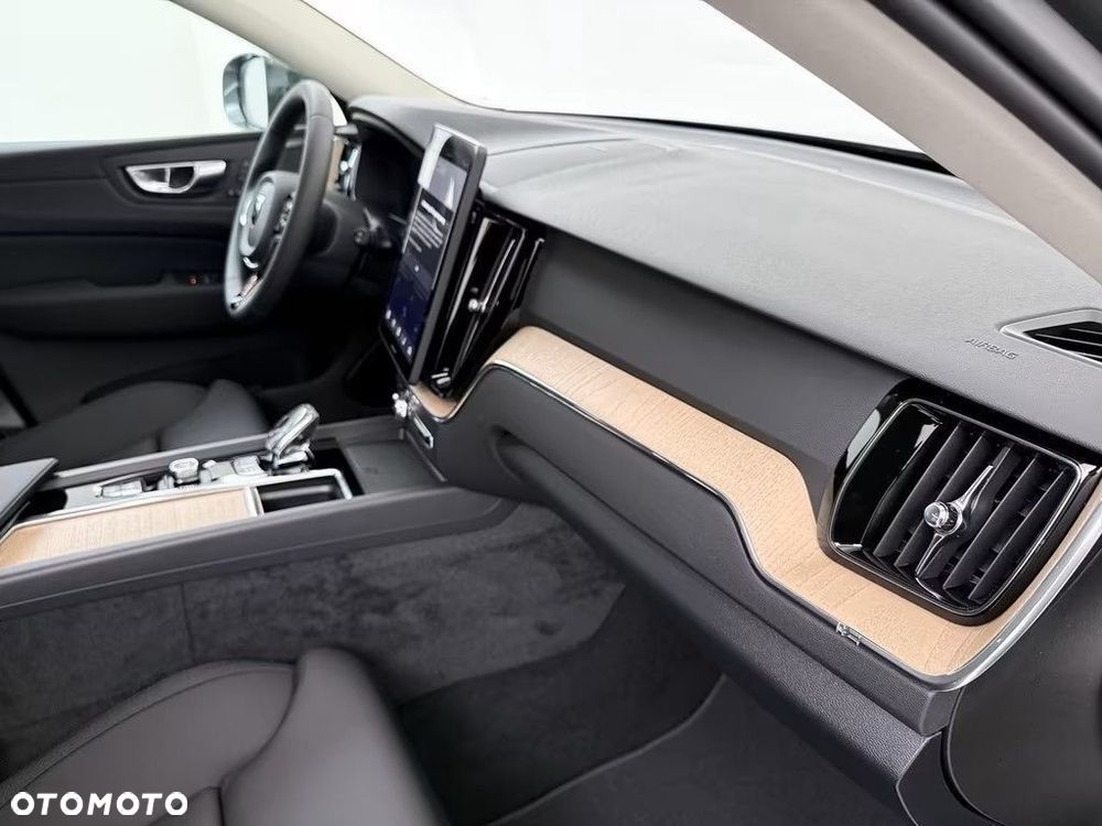 Volvo XC 60 T6 Plug-In Hybrid AWD Plus Bright - 19