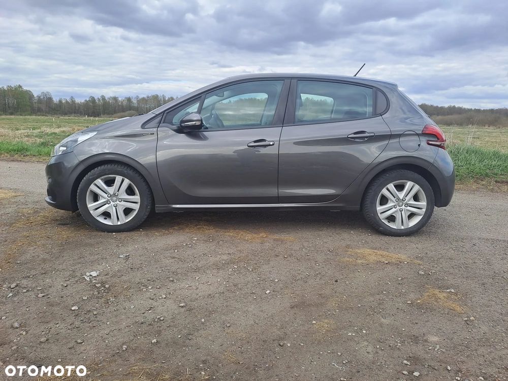Peugeot 208 - 6