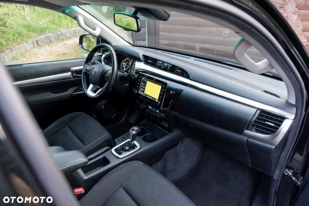 Toyota Hilux 2.8 D-4D Double Cab SR5 4x4 - 25