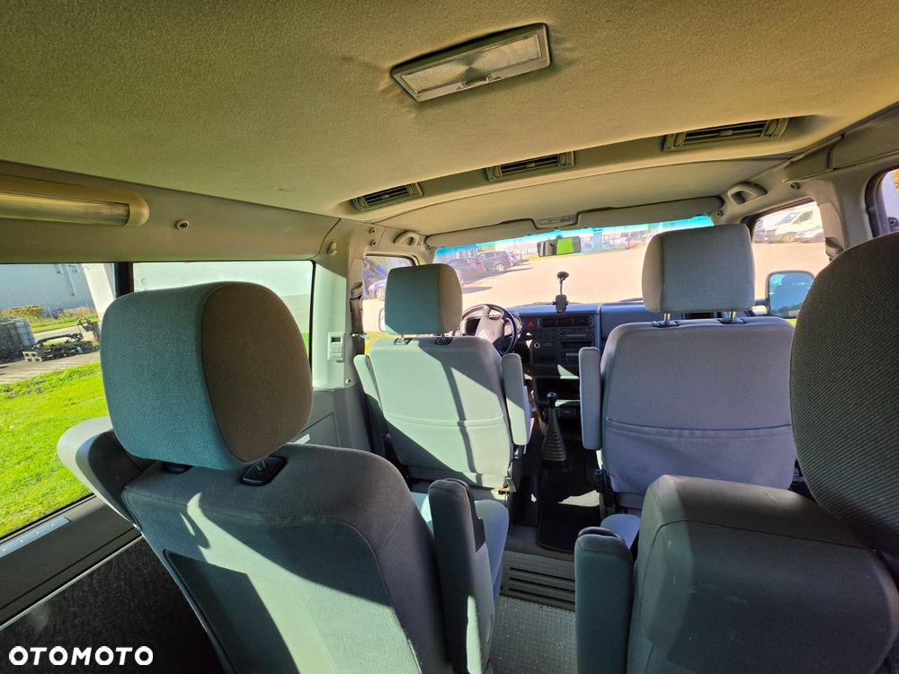 Volkswagen Multivan - 12