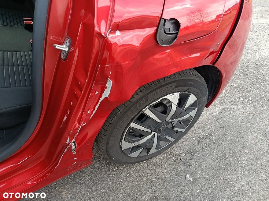 Peugeot 208 - 8