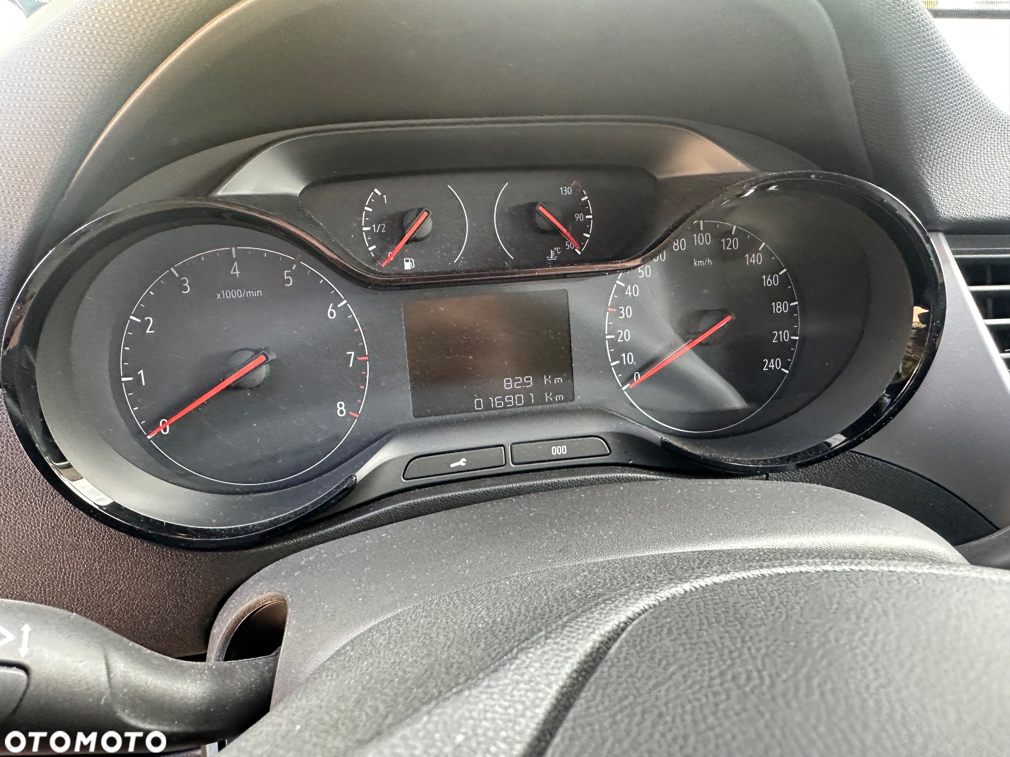Opel Crossland 1.2 T - 12