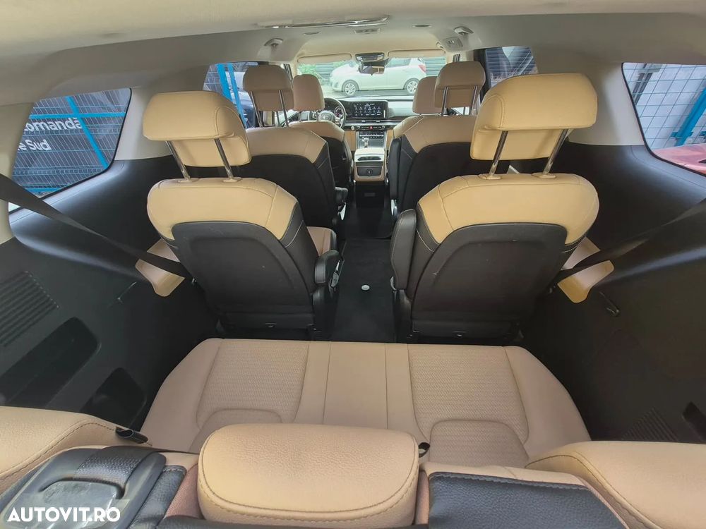 Kia Carnival - 9