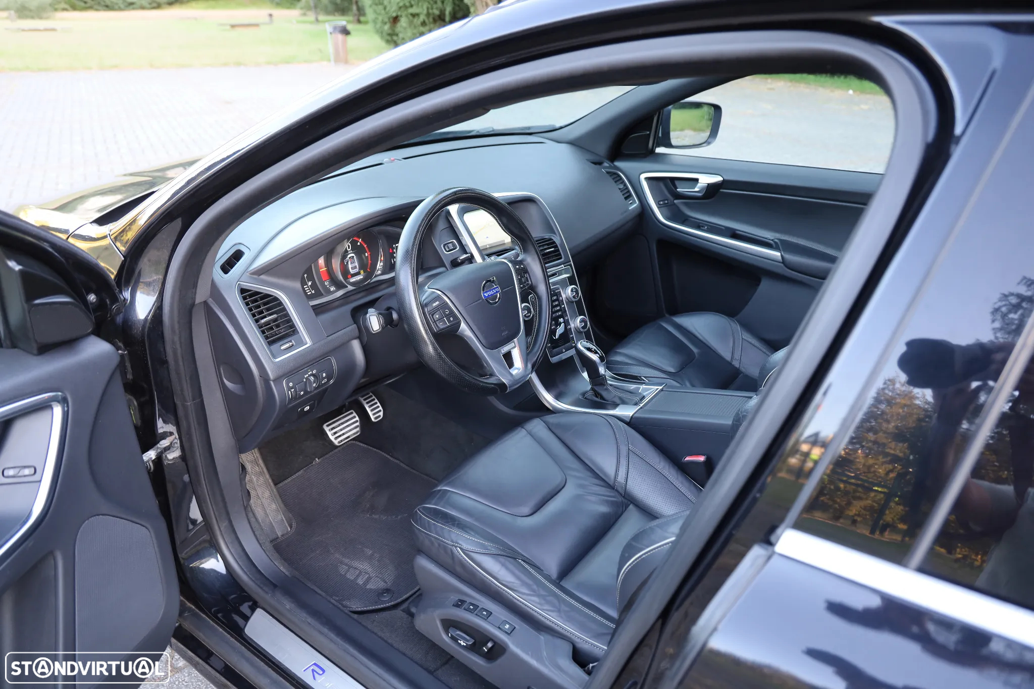 Volvo XC 60 2.0 D4 R-Design Geartronic - 15
