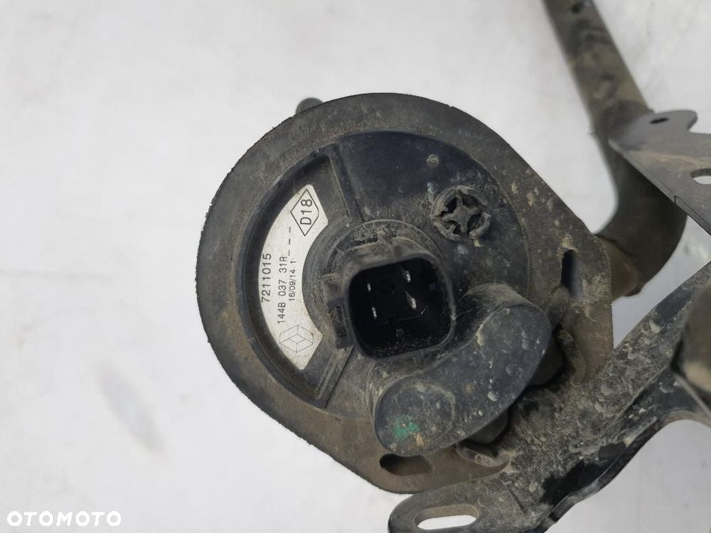 POMPA WODY RENAULT KANGOO II  144B03731R - 3