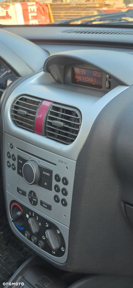 Opel Corsa 1.2 16V - 12