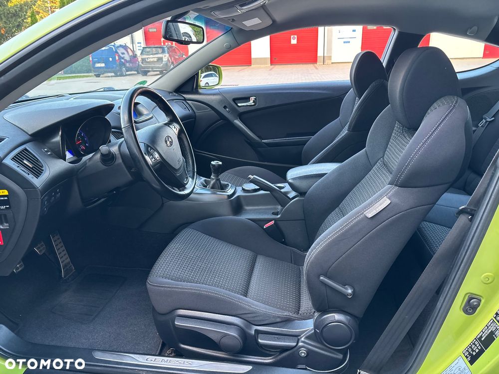 Hyundai Genesis Coupe 2.0 T - 24