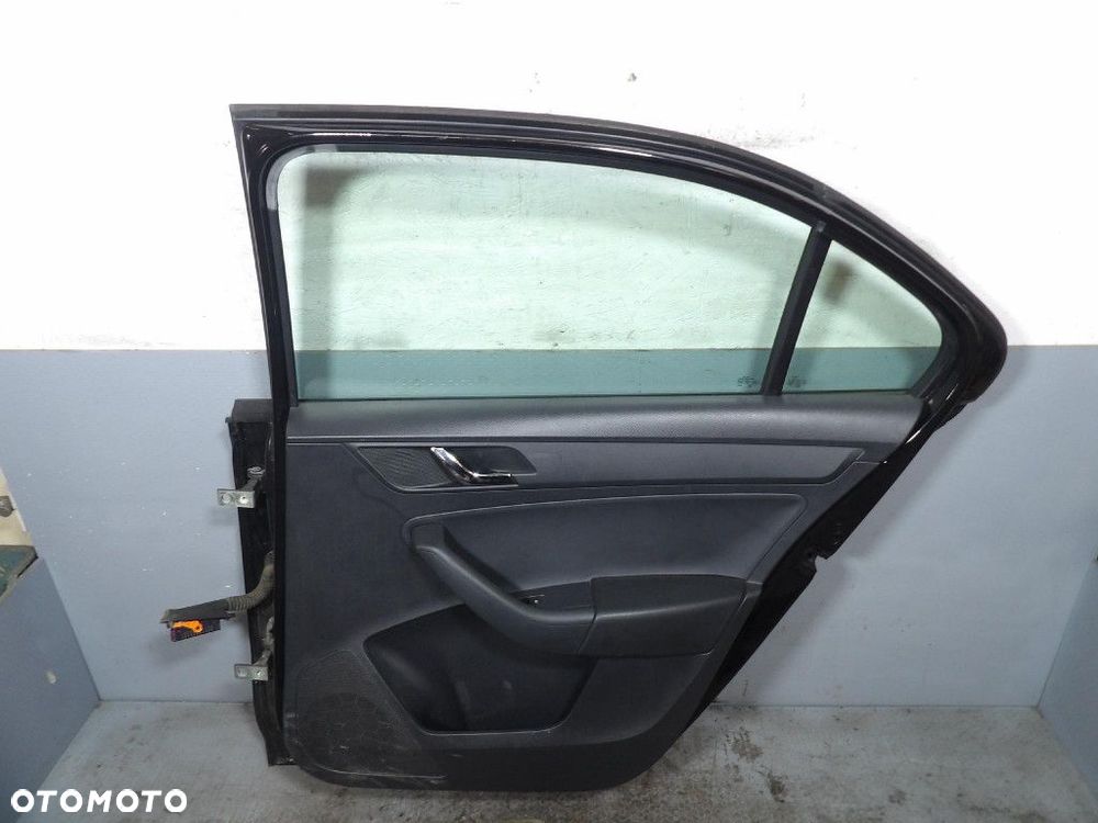 SKODA RAPID LIFTBACK DRZWI TYŁ PRAWE LF9R - 8