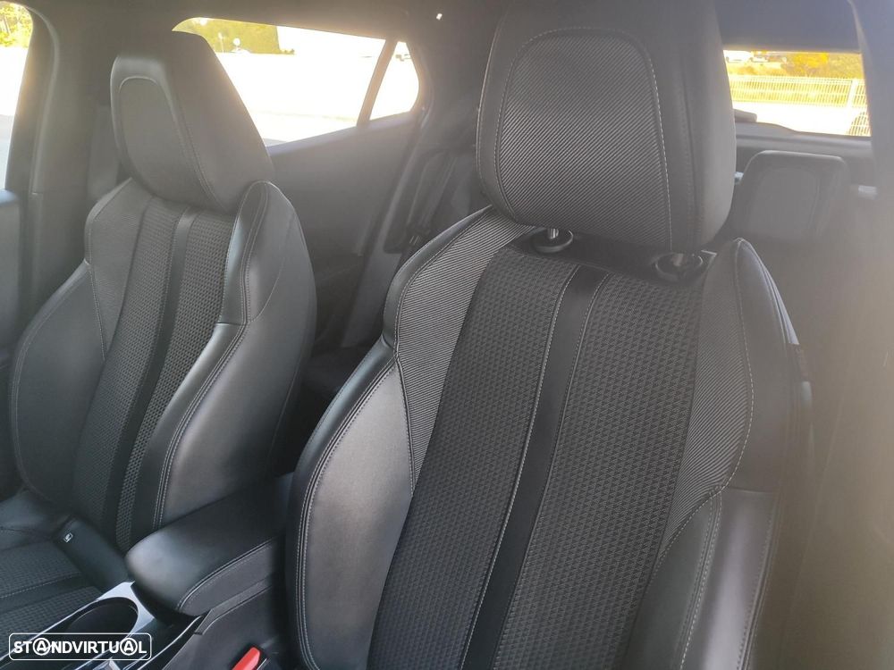 Peugeot 2008 1.2 PureTech GT Line - 9