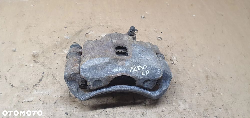 Zacisk hamulcowy lewy przód przedni Hyundai Accent - 2