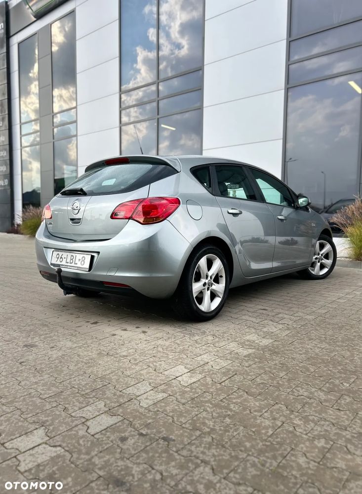 Opel Astra 1.6 Edition 111 Jahre - 3