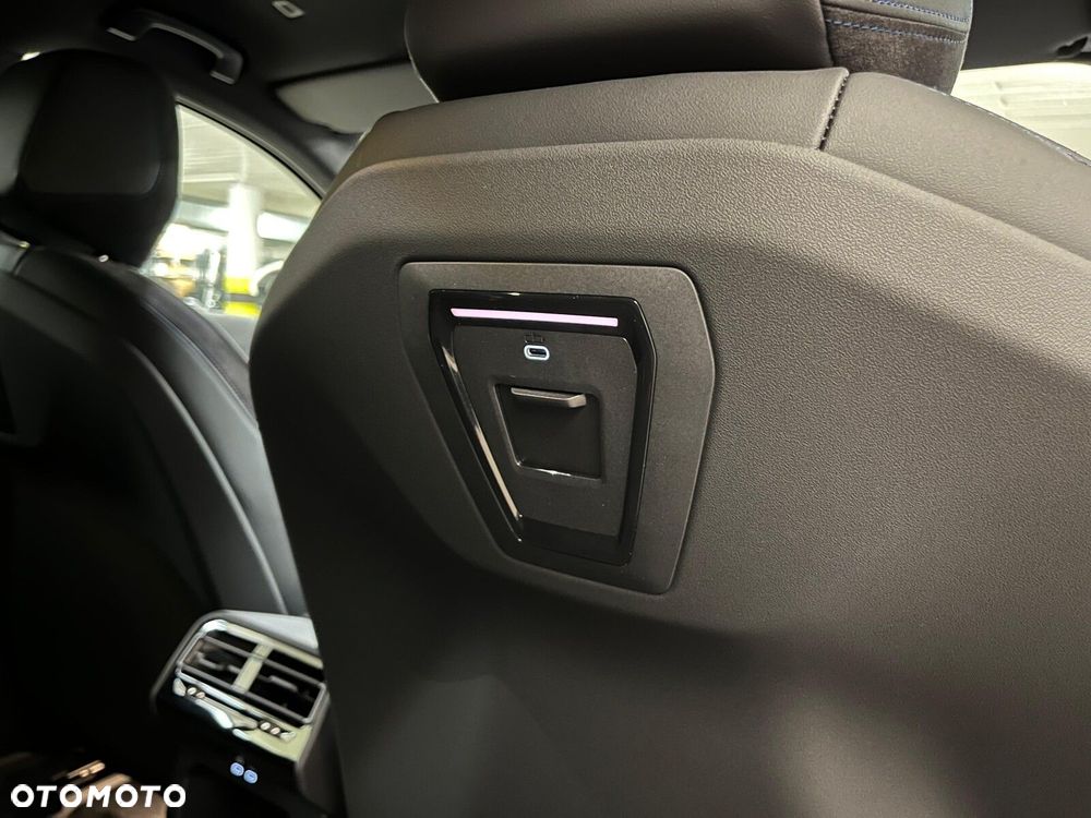 BMW Seria 5 520i mHEV M Sport - 37